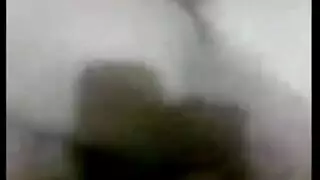 جنس عنيف لزوجين مثارين قضيبه يدمر فرجها المبلل