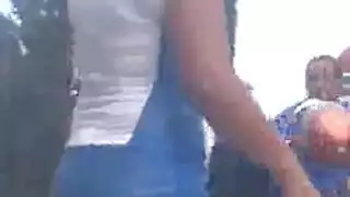 وسيم عربي وامرأة ناضجة في علاقة جنسية صريحة