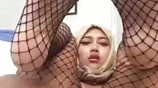 حصري: إباحية هاوية محجبة أول مرة تظهر كسها