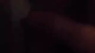 العازفة السمراء ساميys تهز قضيبًا عملاقًا ثم تعتني بها فتاة رائعة