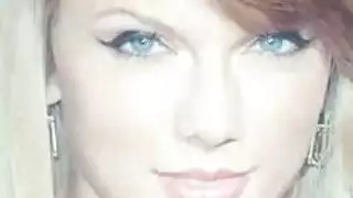 عقل قذر، أفعال قذرة: ياسمين تدخل أصابعها في فرجها المبلل أثناء التنظيف