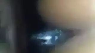 عاهرة سمراء ساخنة تستمني لقضيب رجلها أثناء مكالمة عمل