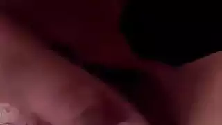 مشاهدة مراهقة عربية تداعب فتحتها الضيقة بإصبعها