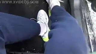 الابن غير الشرعي المثير يطلب جلسة شهوة البول مع زوجة أبيه المشعرة