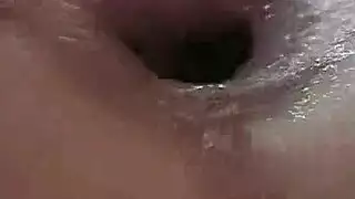 فتاة لاتينية جميلة تتعرض للجماع بقوة بجانب المسبح