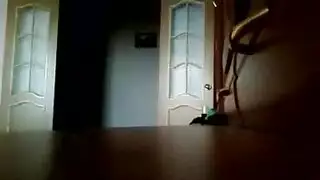 ضعف المتعة: امرأة رومانية ناضجة تأخذ قضيبين صلبين