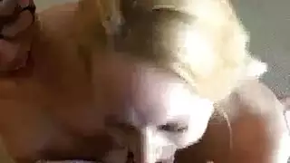 متعة تنفيذية: لقاء رطب مع عميل وشريكان مشاغبان