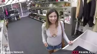 طاطا تستمني على شاب صغير