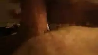 سمراء ممتلئة الجسم تُضاجع بقوة بدلاً من المذاكرة