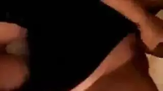 الشقراء الساخنة تستمني بقوة في غرفة نومها