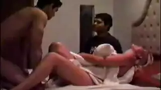 عارٍ ومغطى: مجموعة صور صريحة للأقضية