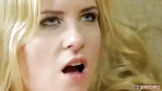 بنت تلحس كس بنت مصرية