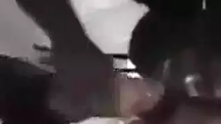 بنت في المول ملط