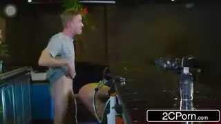 صديقه اغتصاب زوجته من كس