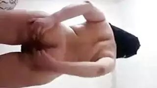 مشاهد صريحة: مطلقة ممتلئة الجسم تخلع نقابها وتكشف أثداءها الممتلئة بالحليب