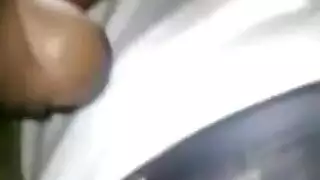 شاهدتني أضغط على قضيبي في حافلة مزدحمة