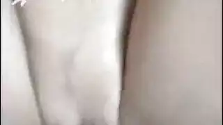 شرج شقراء مفتوح: لعق خشن ونكاح بالأصابع